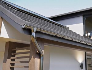 Ceny rynien dachowych: jak wybrać najlepsze i nie przepłacić?