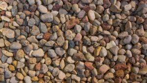 Praktyczne porady na temat prawidłowego przygotowania gruntu pod otoczaki ogrodowe