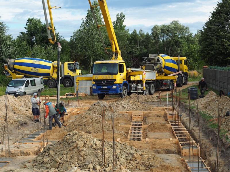 Beton na fundament ogrodzenia