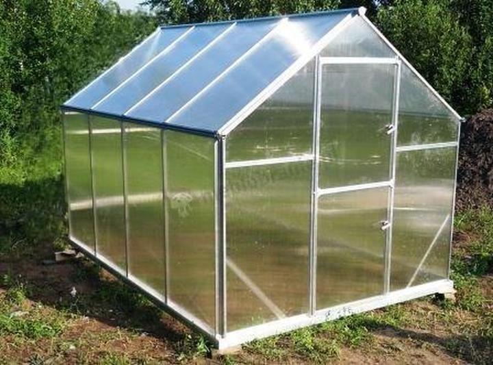 Mini szklarnie na balkonie