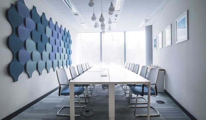 Jak lepsza akustyka w biurze wpływa na produktywność i samopoczucie pracowników?