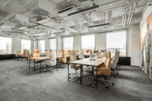 Jak znaleźć idealną powierzchnię biurową dla swojego biznesu? Praktyczny przewodnik