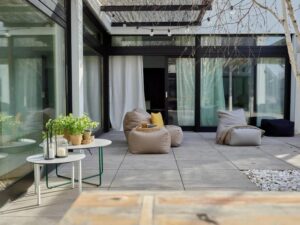 Przytulny kącik na balkonie: jak stworzyć idealne miejsce do relaksu