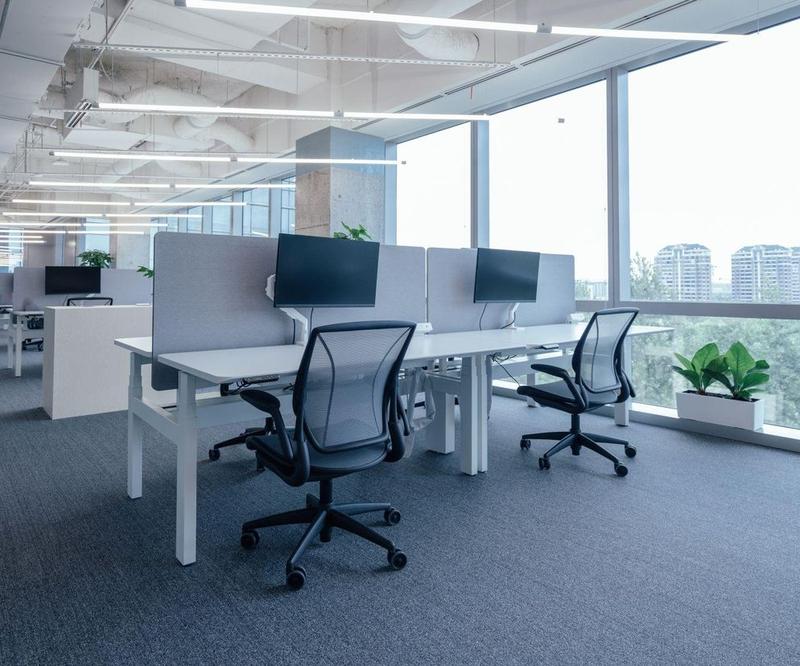 Nowoczesne Technologie w Biurach: Innowacje Kształtujące Przyszłość Środowiska Pracy